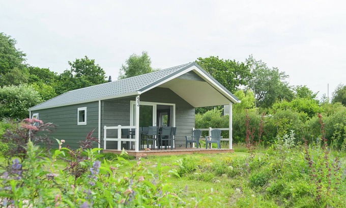 Sint Maartensvlotbrug Chalet De Esquí | Lovely chalet con terraza cubierta, cerca del Mar del Norte