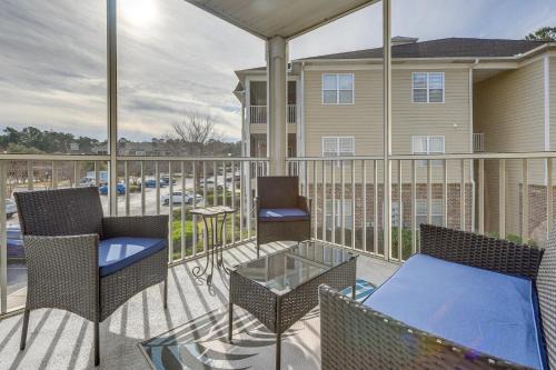Calabash Apartamento | Lovely Calabash Condo with Balcony, 11 Mi to Beach!