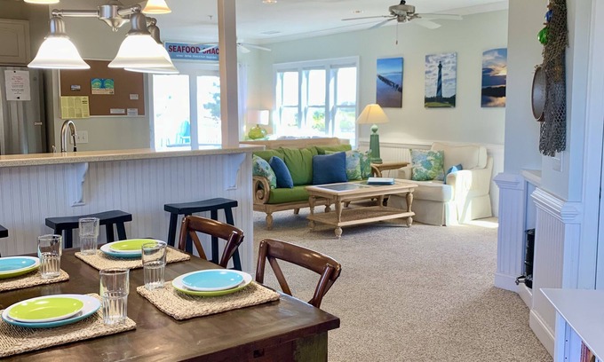 Hatteras Condominio | Lovely Canalfront Condo in the Heart of Hatteras Village