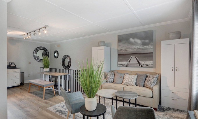 Hitch Village - Fred Wessels Homes Apartamento | ¡Entradas gratis al Festival de Música de Savannah para estancias entre el 28 de marzo y el 11 de abril!
