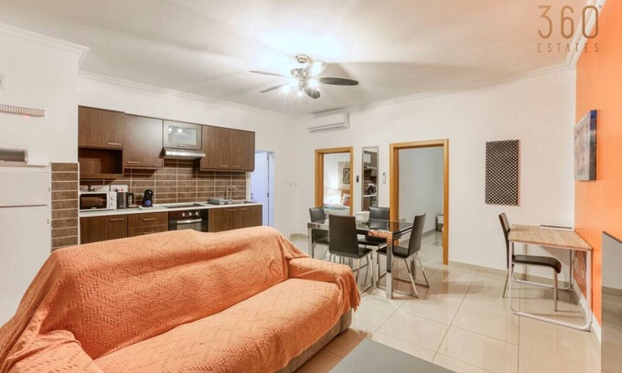 Tal-Ghoqod Apartamento | Lovely, central 2BR home, just off St Julians w/AC