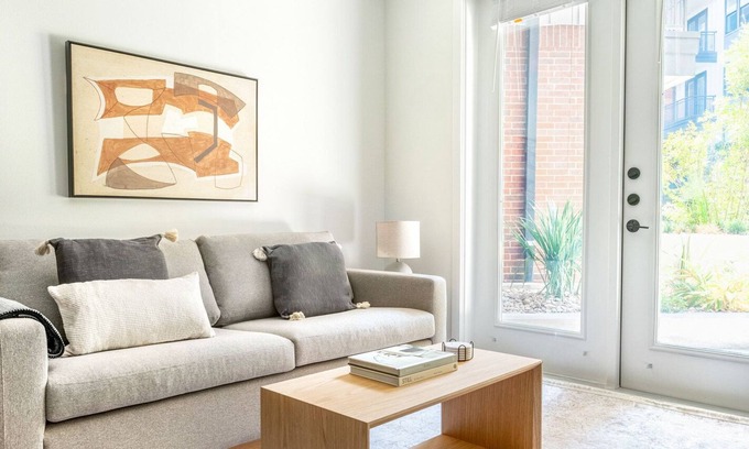 Hancock Apartamento | Lovely Central Austin 1BR w/ Pool, Gym & W/D, nr U. Texas, by Blueground