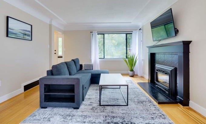 Riley Park-Little Mountain Casa | Lovely City Centre Cambie Home in Vancouver