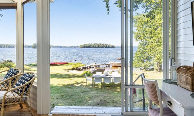 Vaxjo Municipality Casa | Lovely cottage with fantastic location and own lake plot by Helgasjön, Växjö | SE06034