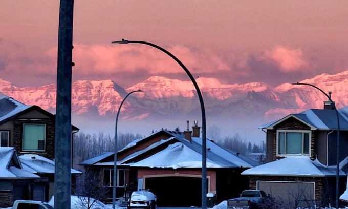Cochrane Casa | Lovely & Cozy Home Near BANFF! Ski and Hike!
