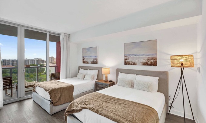 Hallandale Beach Apartamento | Lovely Cozy Studio -Canal View Near Beach 1006