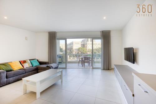 Pieta Apartamento | Lovely designer 3BR Apt with Private Terrace with BBQ by 360 Estates