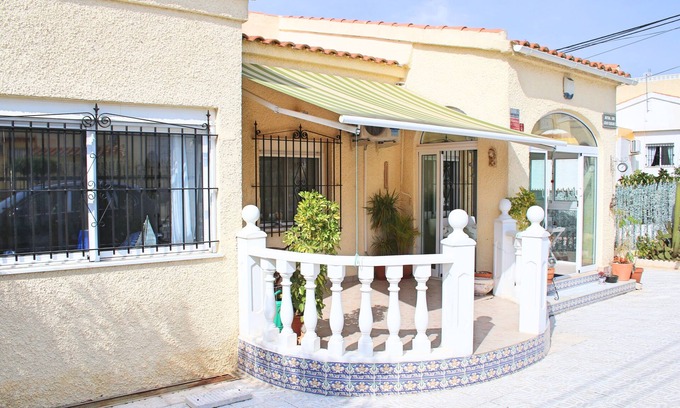 San Fulgencio Villa | Villa independiente de lujo cerca de servicios, WiFi, TV vía satélite, aire acondicionado