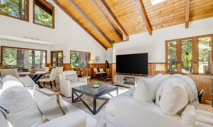 Mendocino Casa | Lovely dog-friendly house with private hot tub, firepit, deck