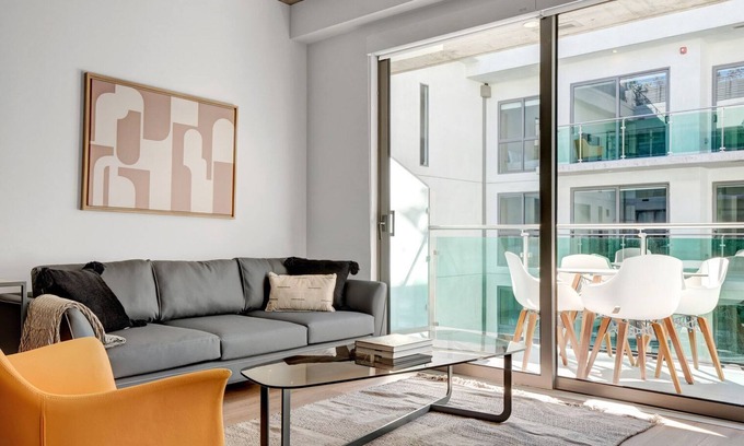 City West Apartamento | Lovely Downtown 1BR w/ Pool, Gym & W/D near Staples Center, by Blueground