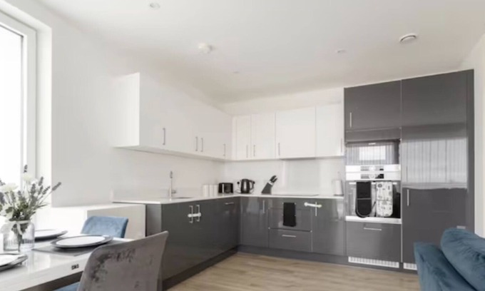 Leyton Apartamento | Lovely En-suite Flat With Balcony and Parking