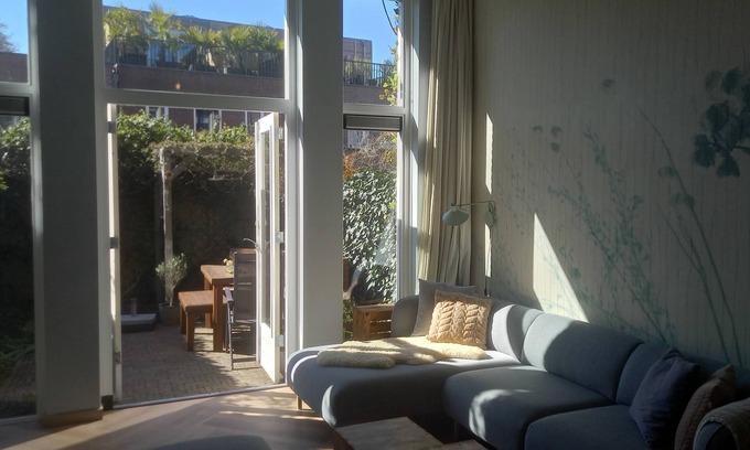 Nieuw-West Casa | Lovely family home in Amsterdam with private parking