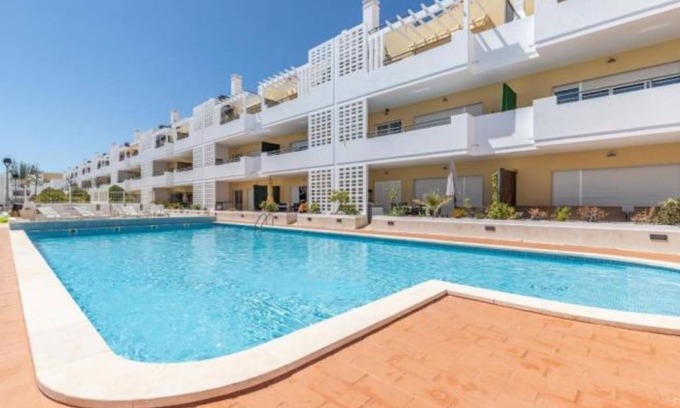 Cabanas Apartamento | Precioso apartamento en el primer piso Balcón grande con vistas a la piscina y jardines con licencia