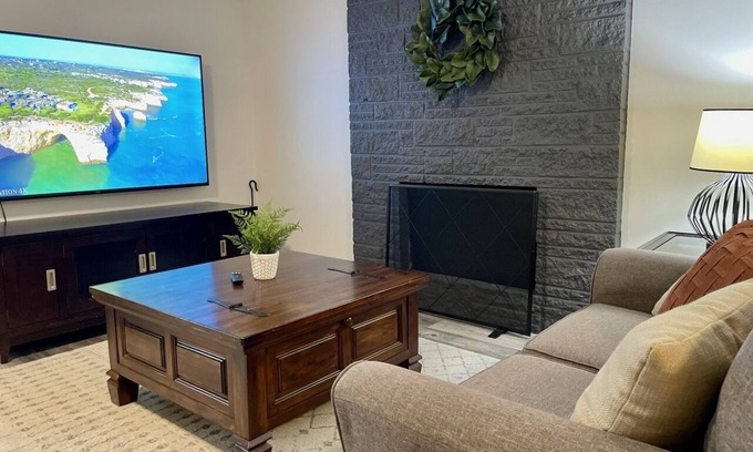 Bull Mountain Casa | Lovely Grand 5BR 2.5 Home with Double Everything!