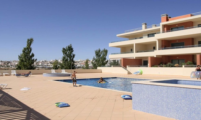 Lagos Apartamento | Lovely Ground Floor 2 Bedroom Apart w/ Communal Pool, Close to Beach & Amenities