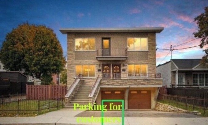 Montreal Apartamento | Lovely half basement Apt near highway