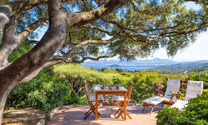 Abbiadori Casa | Lovely Holiday Home “La Casa Degli Ulivi” with Sea View, Mountain View, Wi-Fi, Terraces & Garden