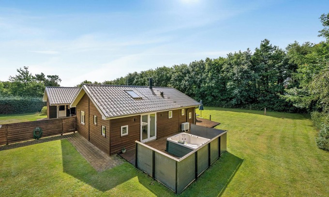Ringkøbing-Skjern Municipality Casa | Lovely holiday home with large outdoor spa, indoor spa and sauna close to Ringkøbing Fjord.