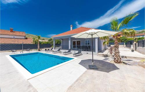 Plano Casa | Lovely Home In Trogir With Kitchen