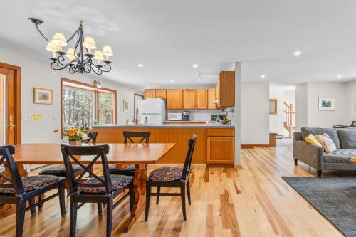 Eastham Casa | Lovely House 5 Min to Beach with Deck Grill and Garage