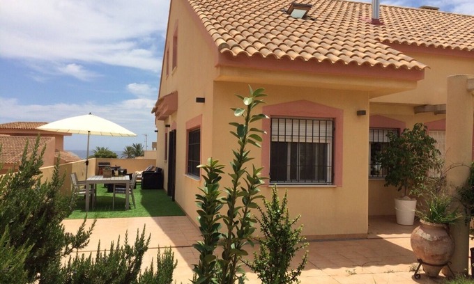 Los Puertos Casa | Preciosa casa en centro del pueblo de ISLA PLANA