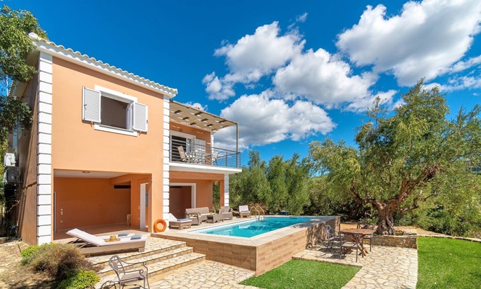 Grizokambos Casa | Encantadora casa con piscina privada.