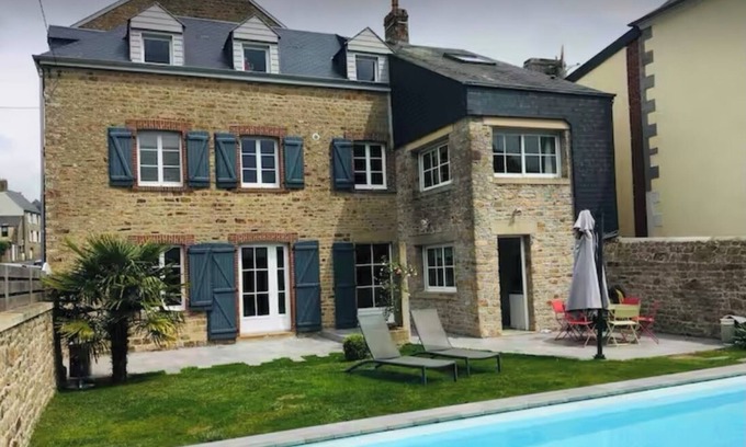 Avranches Casa | Lovely house with swimming pool in town center near Mont St Michel
