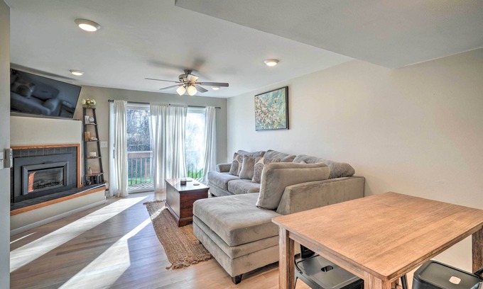 Iowa City Casa | Lovely Iowa City Townhome ~ 3 Mi to Dtwn!
