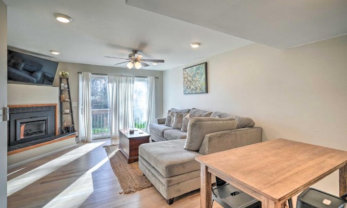 Iowa City Casa | Lovely Iowa City Townhome about 3 Mi to Dtwn!