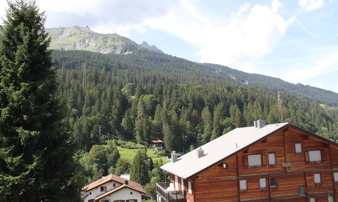 Klosters Platz Apartamento | Lovely Klosters home in heart of the village