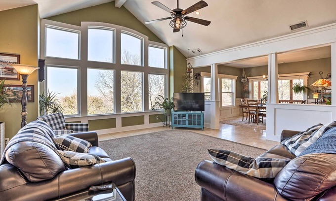 Lake Arrowhead Cabaña | Lovely Lake Arrowhead Home w/ Private Hot Tub