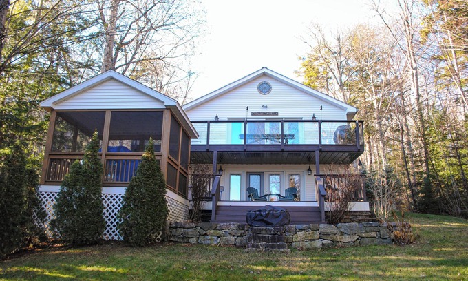 Maidstone Casa | Lovely Lake House in Maidstone Vermont with Hot Tub