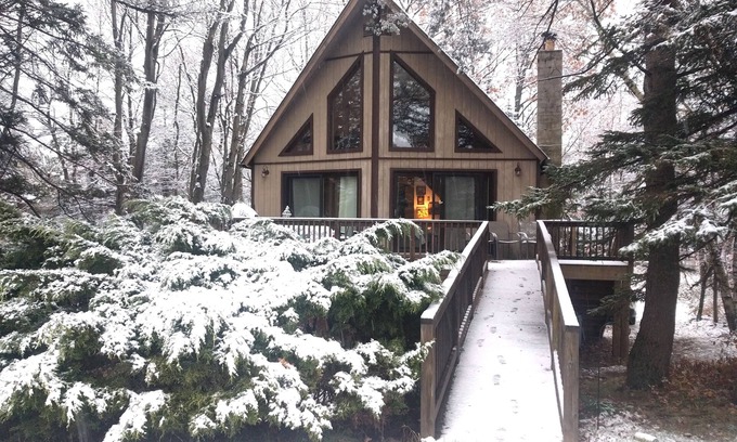 Mount Pocono Chalet De Esquí | Lovely Lakefront Chalet!