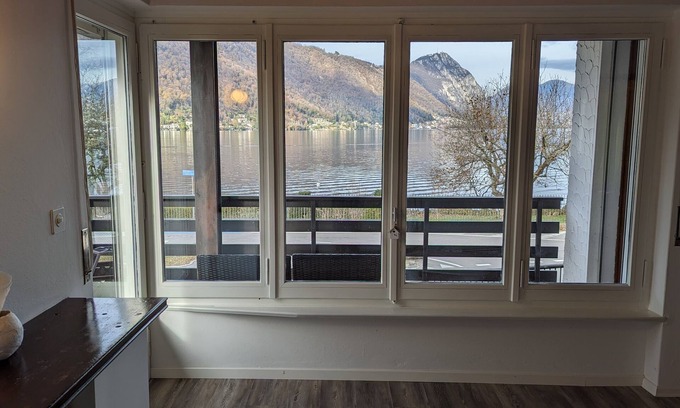 Brusino Arsizio Casa | Lovely Lakeside 2-Storey House & Garden