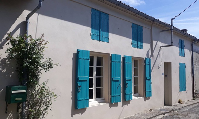 Burie Casa | Precioso grande Charentaise Casa Comercios cercanos para familias o pareja