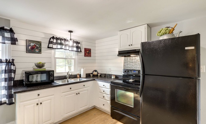 Leicester Casa | Lovely Leicester Home w/ Stunning Mountain Views!