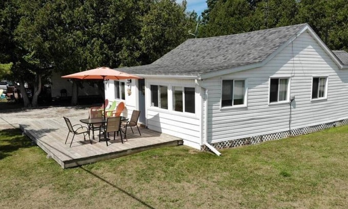 South Bruce Peninsula Cabaña | Lovely Little Cottage