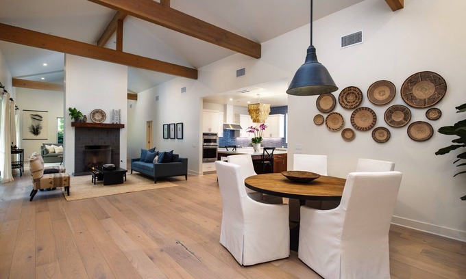 West Mesa Casa | Lovely Lighthouse Way Near State St, Beach and Parks On The Mesa.