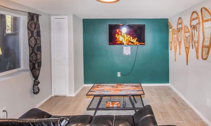 University Hills Casa | Lovely Lower Unit with Dual King Beds