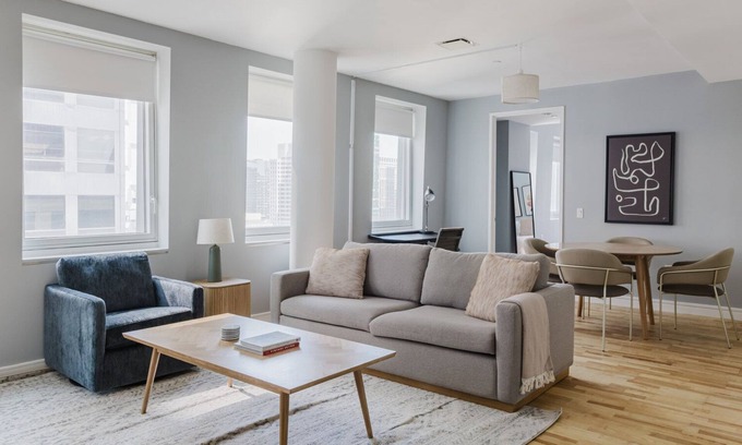 Central New York City Apartamento | Lovely Midtown 2BR, Gym, Rooftop, W/D, Doorman, by Blueground