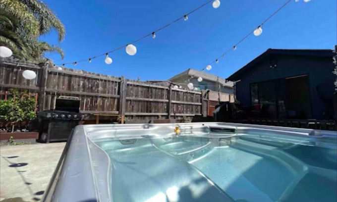 Longfellow Casa | Lovely & Modern 2 bedroom Home with Hot Tub & Gym