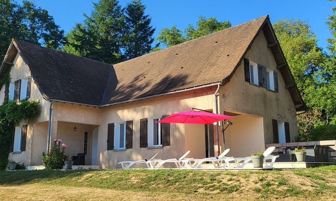Saint-Mathieu Casa | Lovely Modern 6-Bed Retreat Near 3 Swimming Lakes, Perfect for Families