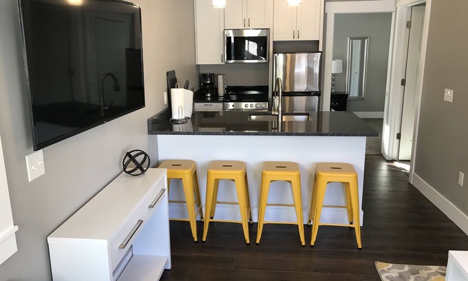 Riverfront Apartamento | Hermoso espacio moderno con acabados de alta gama