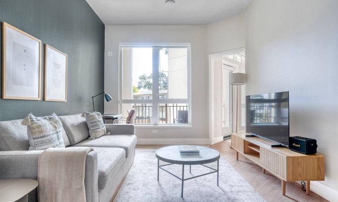 Sunnyvale West Apartamento | Lovely Mountain View 1BR w/ Gym, Pool & W/D, nr 84 & 101, by Blueground
