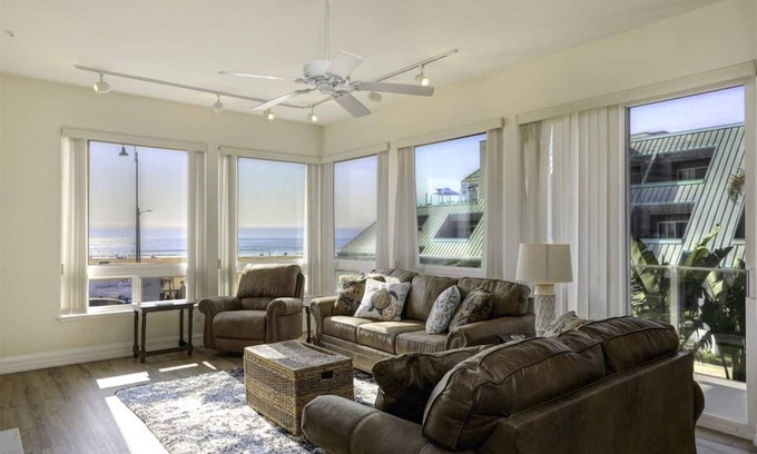 Downtown Condominio | Pasos a la arena, a poca distancia de las tiendas, restaurantes y el muelle de Pismo.