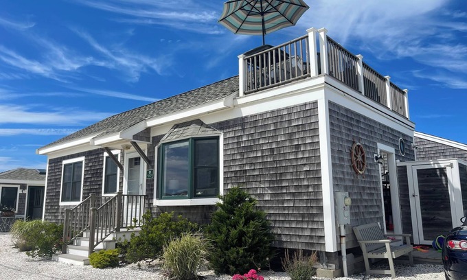 North Truro Casa | Ido costero! Condominio independiente de 2 habitaciones / 2 baños con terraza en la azotea