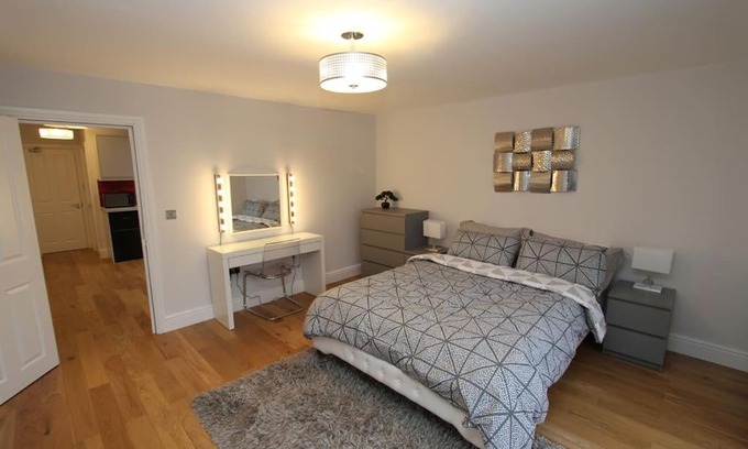 Hoe Street Apartamento | Lovely One Bed Apartment-Near All Transport-Village-FreeParking