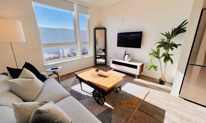 Clawson Apartamento | Lovely open one bedroom in West Oakland