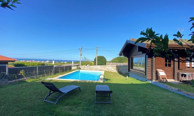 Carreco Casa | lovely place, with swimming pool and near the beach