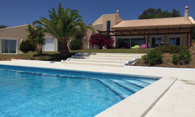 Porches Villa | Magnífica villa cerca de hermosas playas. ¡Piscina infinita!